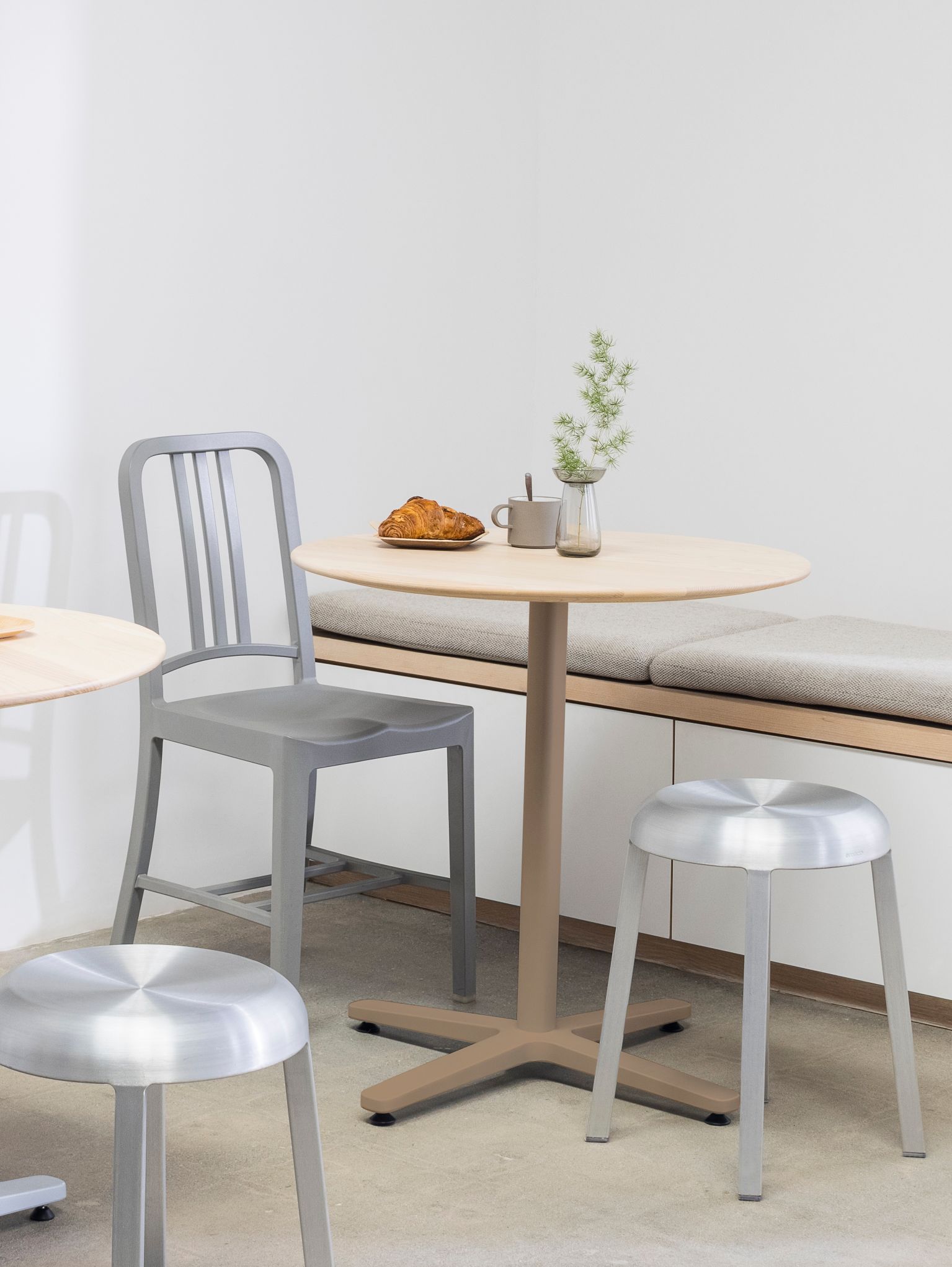 111 Navy Chair stoel Emeco Red