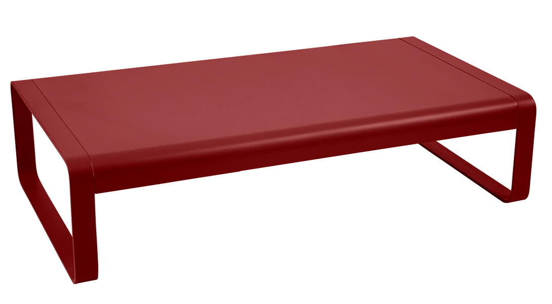 Roter Bellevie Outdoor Tisch von Fermob, niedriger Couchtisch für Garten und Terrasse.