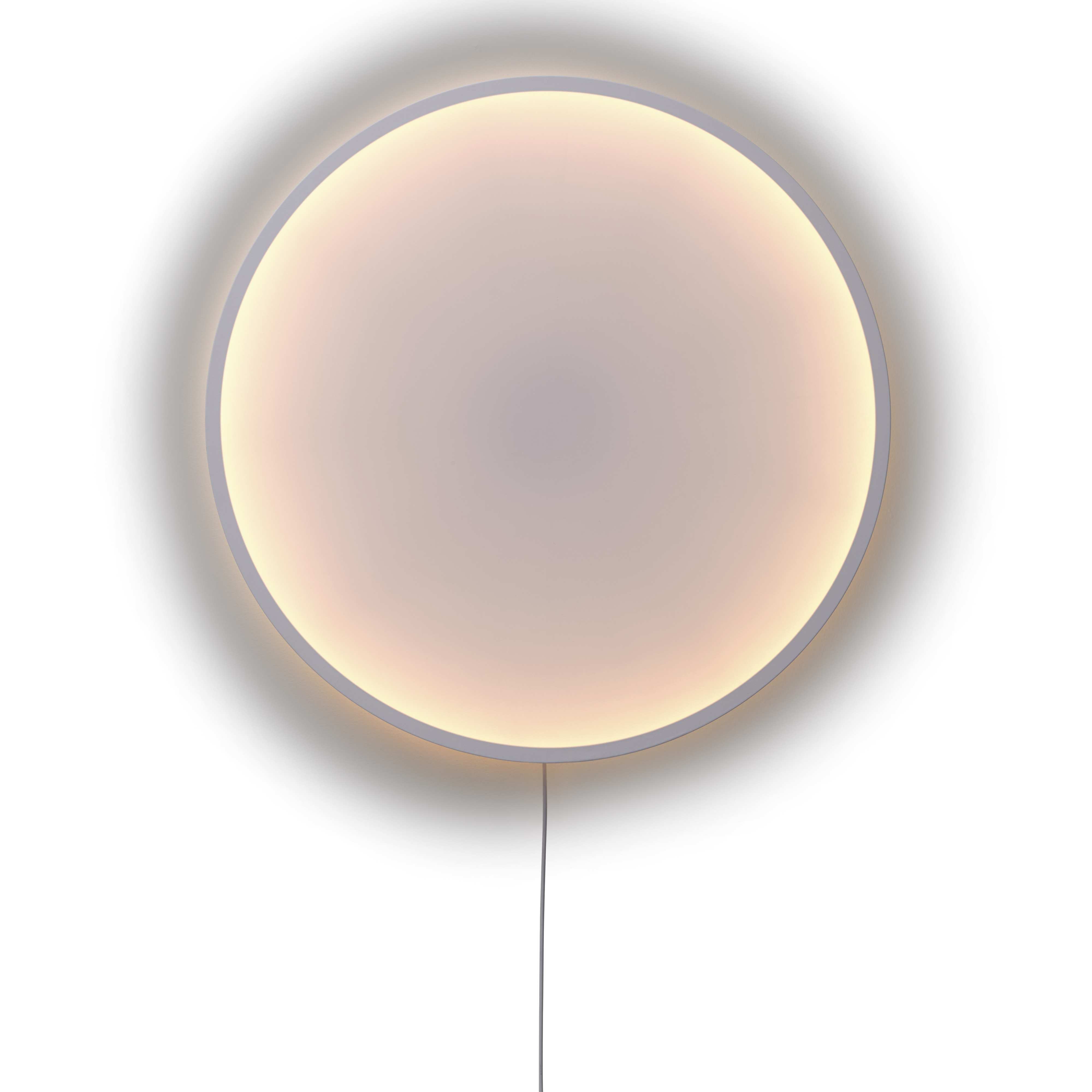 Weiße Calm Wandleuchte von Muuto, modernes Design mit sanftem, diffusem Licht für Wohnzimmer und Schlafzimmer.