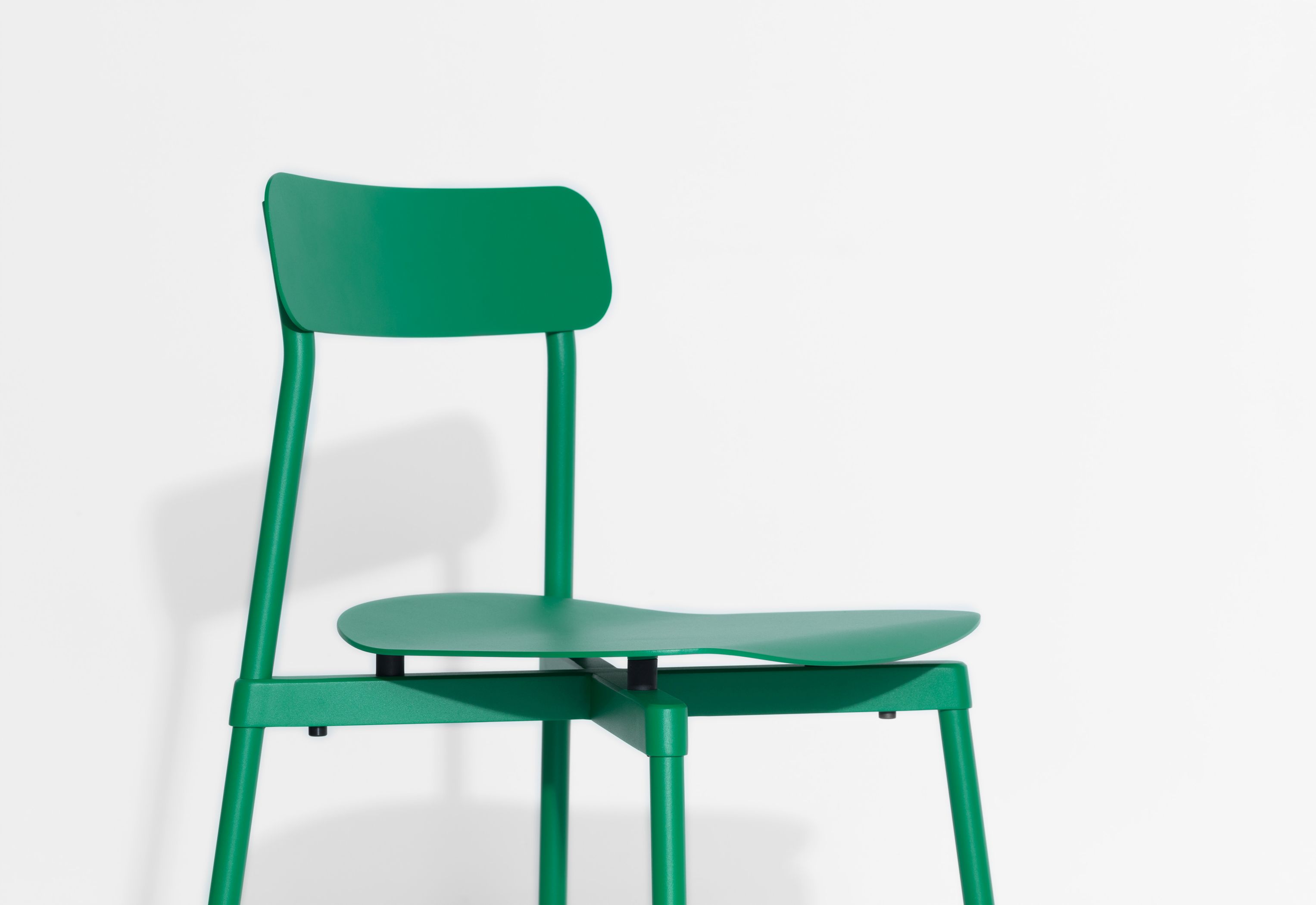 Mintgrüner Fromme Chair Stuhl von Petite Friture, moderner Designstuhl für Esszimmer und Wohnbereich.