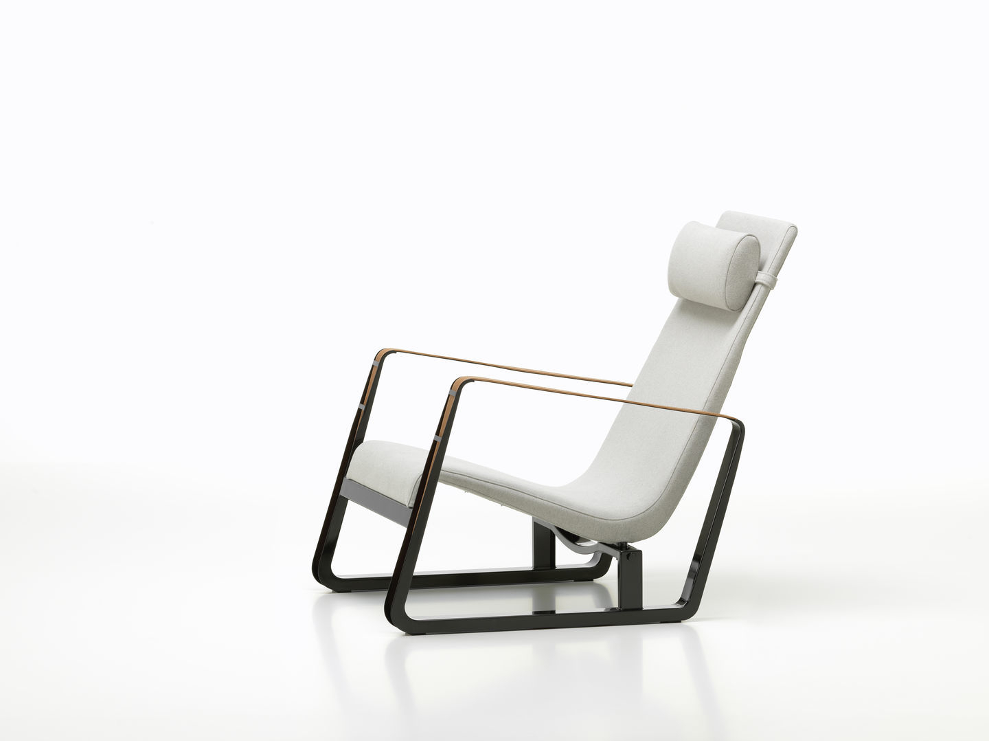 Vitra CitÉ Sessel mit hellgrauem Stoffbezug und schwarzem Stahlrahmen, modernes Design für Wohnzimmer.
