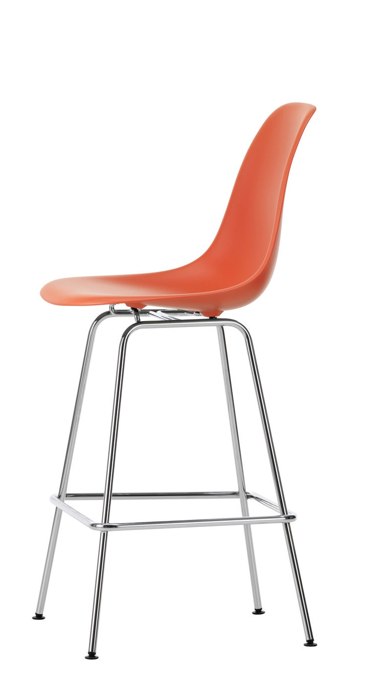 Vitra Eames Plastic Bar Stool in Orange mit verchromtem Stahlgestell, moderner Barhocker für Küche oder Bar.