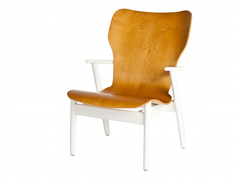 Domus Sessel von Artek: Holzstuhl mit Armlehnen und weißem Gestell, skandinavisches Design.