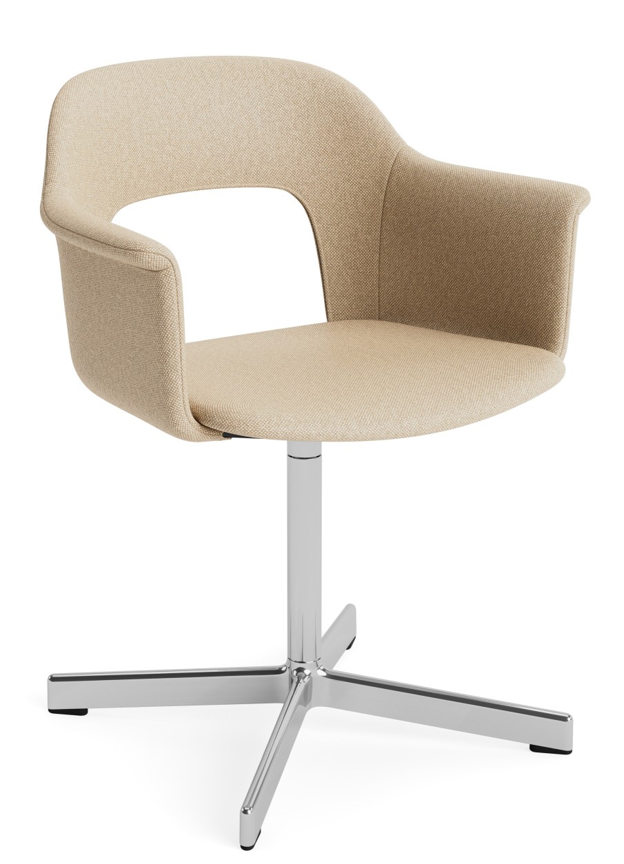 Layout Armchair 234 von Hay, beiger Bürostuhl mit Armlehne und Drehfuß aus Chrom.