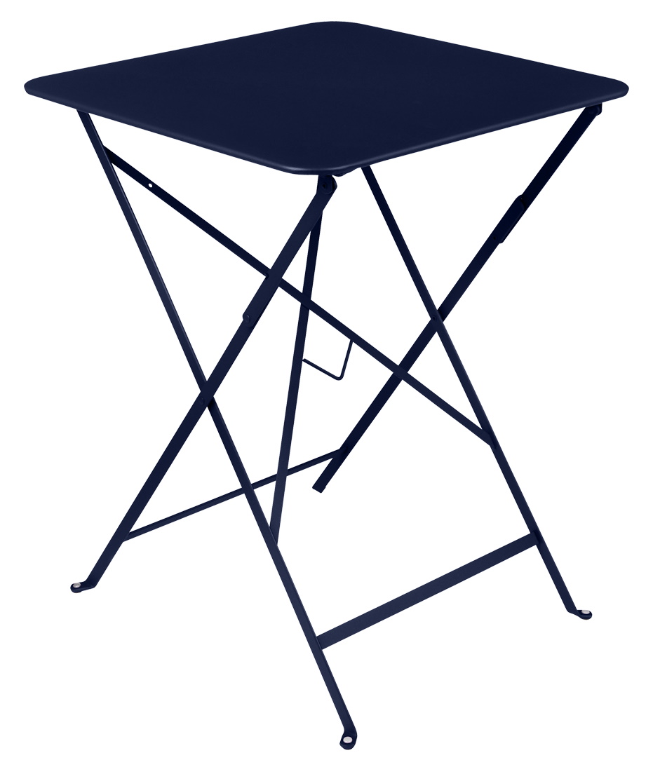 Blauer Fermob Bistro+ Outdoor Tisch mit quadratischer Tischplatte und klappbarem Metallgestell.