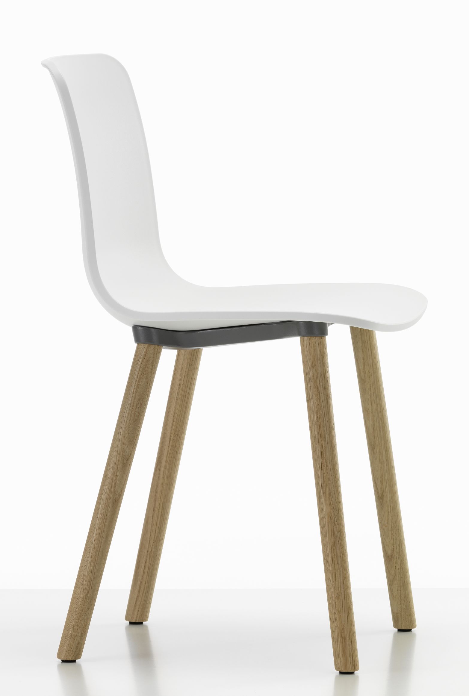 Vitra Hal Wood Chair Stuhl, weiße Sitzschale mit Holzbeinen, modernes Design für Esszimmer und Büro.