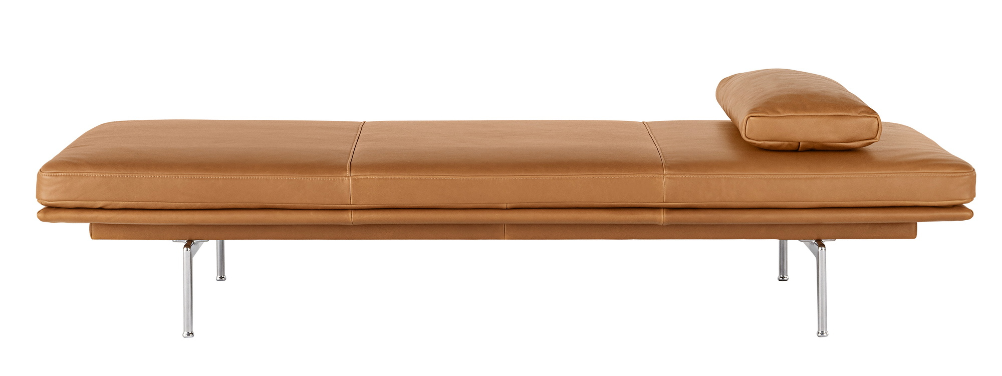 Muuto Outline Daybed Liege mit braunem Lederbezug und passendem Cushion Kissen.