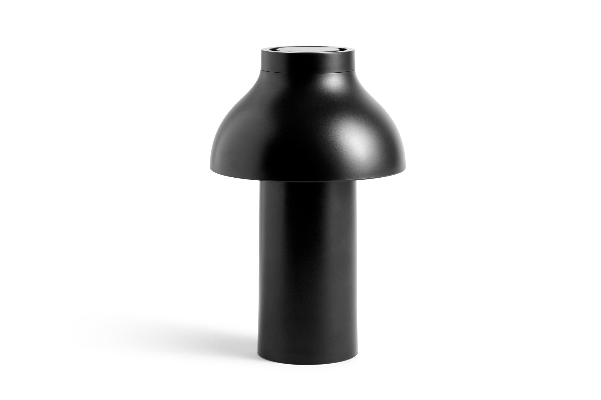 Schwarze Hay PC Portable Akkuleuchte, eine moderne Tischleuchte für drinnen und draußen.