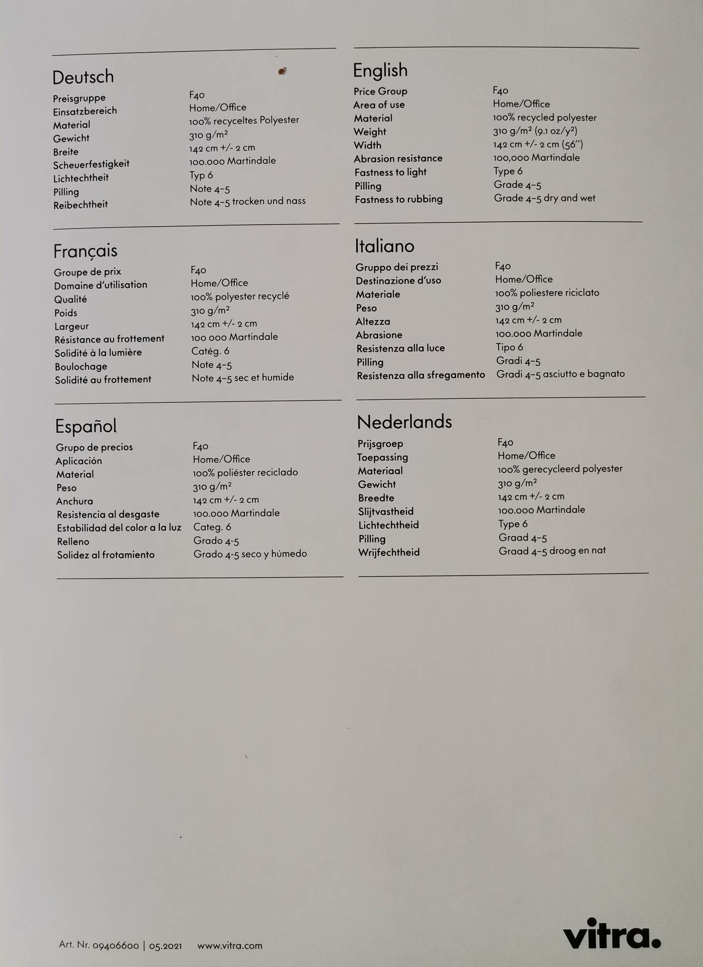 Vitra Stoffmusterkarte Reflect: Nahaufnahme der Stoffmuster mit detaillierten Materialinformationen in mehreren Sprachen.