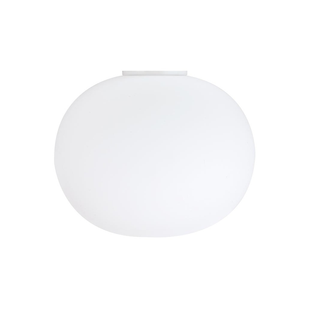 Weiße Glo Ball Deckenleuchte von Flos, runde Lampe für Deckenmontage, modernes Design.