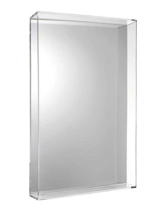 Großer, rechteckiger Spiegel mit transparentem Rahmen, ähnlich dem Kartell Only Me Spiegel. Modernes Design.
