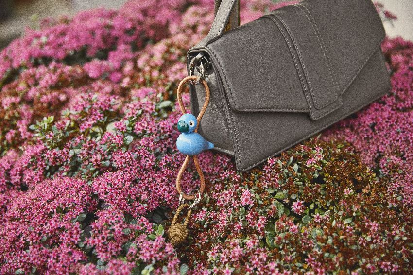 Vogel Blauw sleutelhanger van zilverkleurig metaal met natuurlijk leer Kay Bojesen