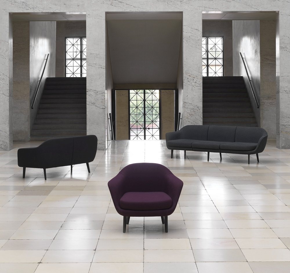 Normann Copenhagen Sum Lounge Armchair Sessel in Lila, Schwarz und Grau in modernem Interieur.