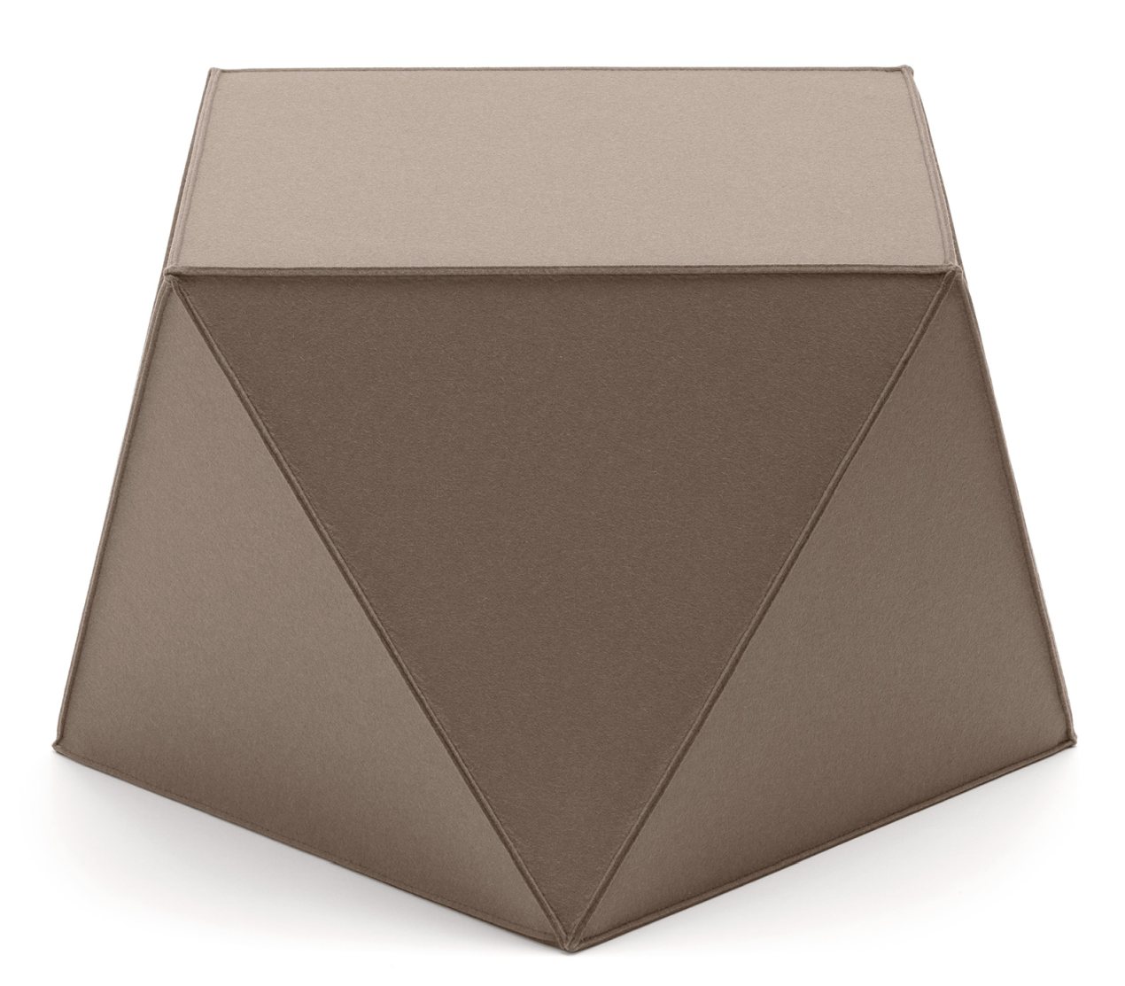 Brauner Diamond Sitzhocker von HEY-SIGN by BWF Group, moderner Filzhocker in geometrischer Form.