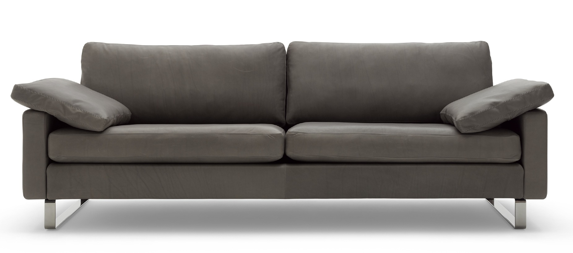 Graues Conseta Sofa mit zwei Sitzelementen, Armlehnen und Metallfüßen für modernes Wohnzimmerdesign.