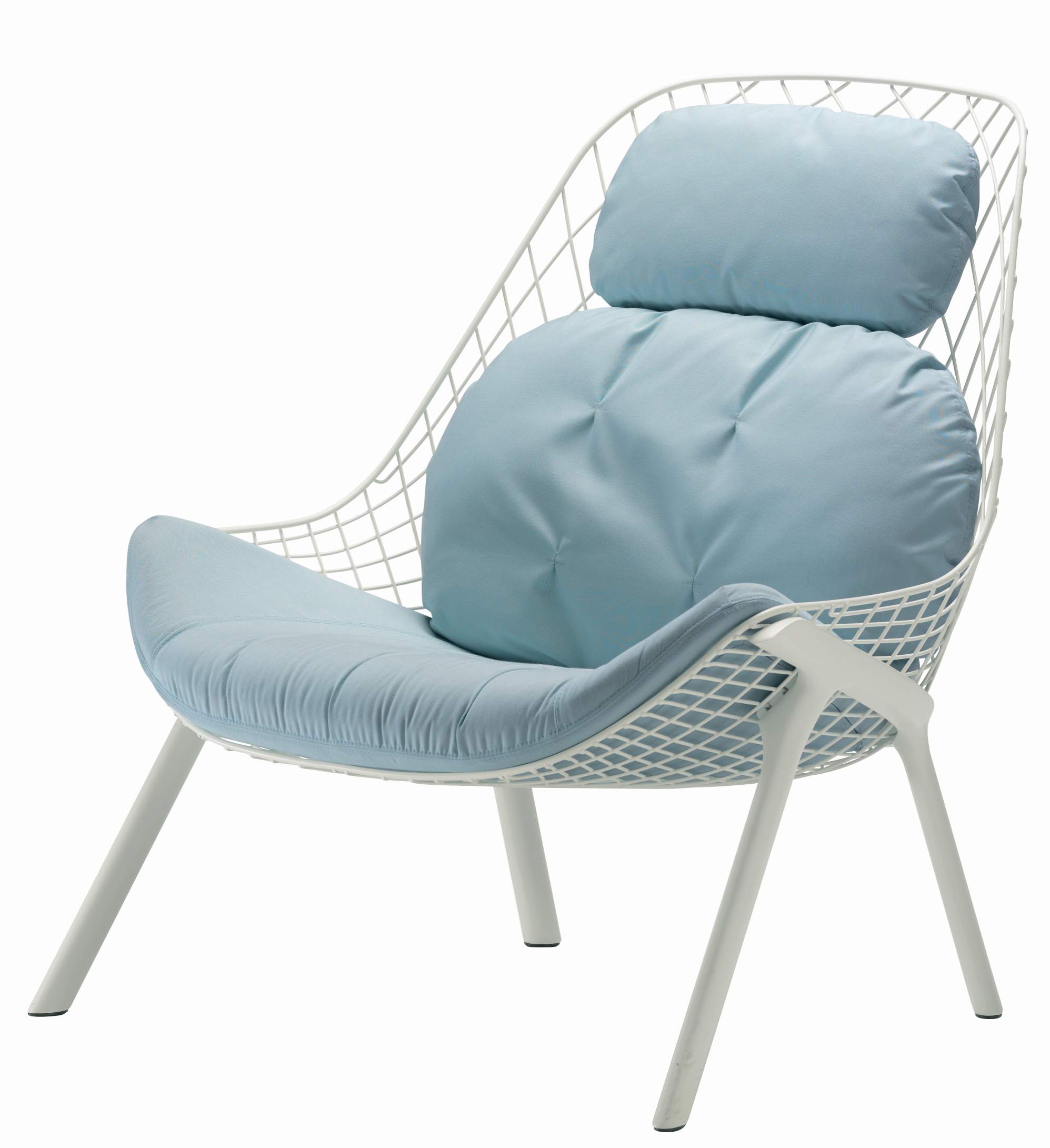 Gran Kobi Sessel Outdoor Alias mit weißem Drahtgestell und hellblauen Kissen. Gartenmöbel für Terrasse.