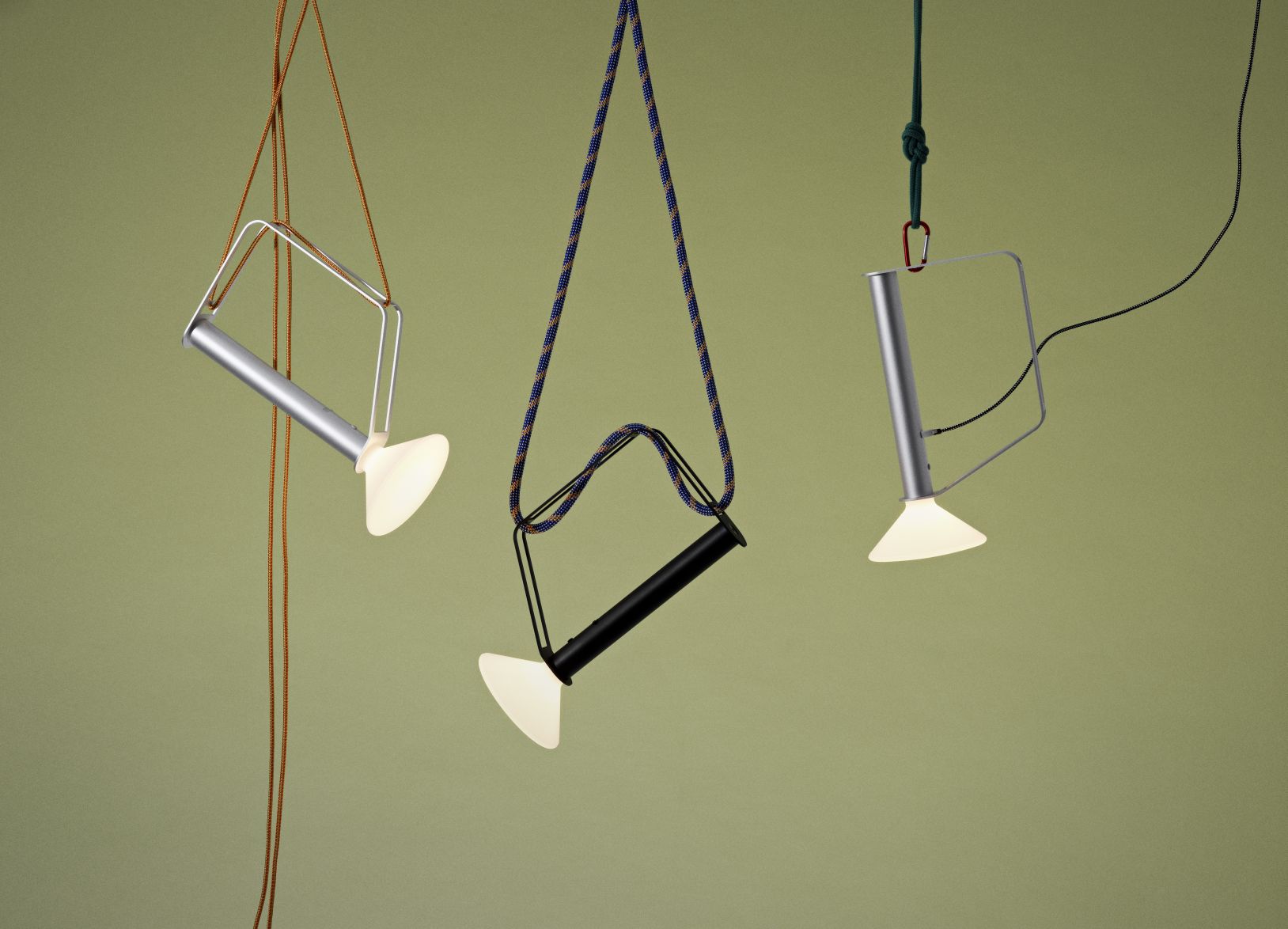 Piton draagbare lamp, oplaadbare tafellamp van Muuto, UNIEK EXEMPLAAR