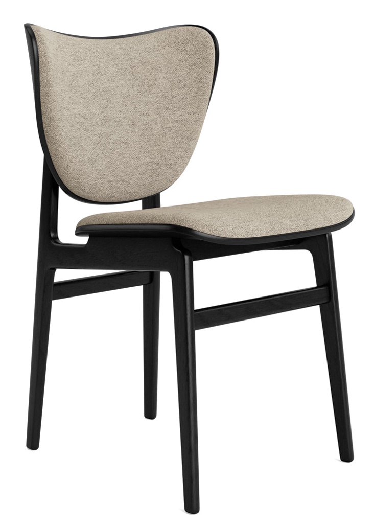 Elephant Dining Chair Stuhl von NORR11, vollgepolstert mit schwarzem Holzrahmen und beigem Stoffbezug.