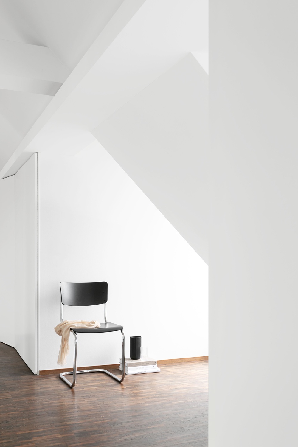 S 43 Klassieke stalen buisstoel met vrijdragende poten CHROOM/ZWART Thonet VOORKEURSCOMBINATIE