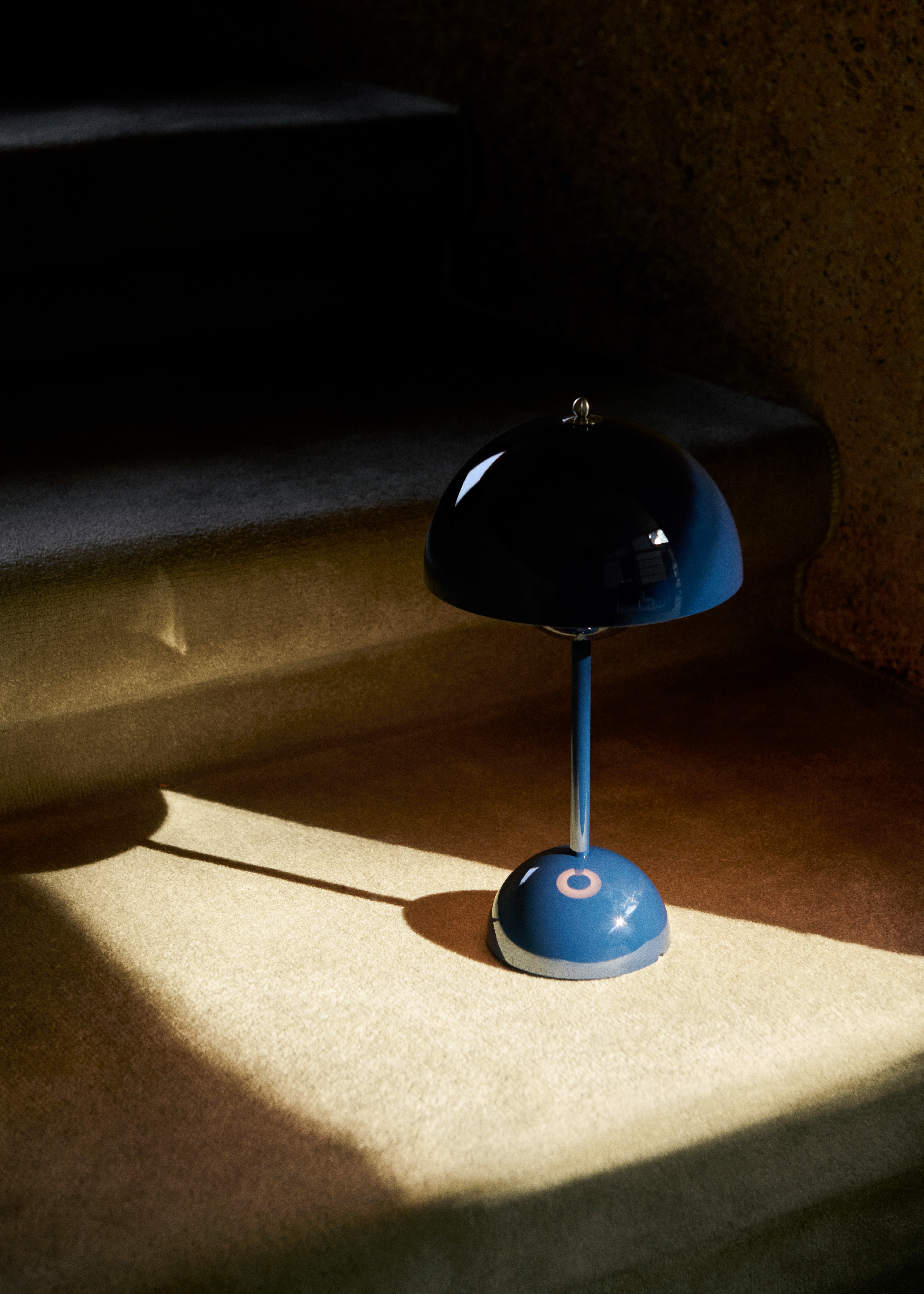 Flowerpot VP9 draagbare acculamp / tafellamp met USB-aansluiting van AndTradition