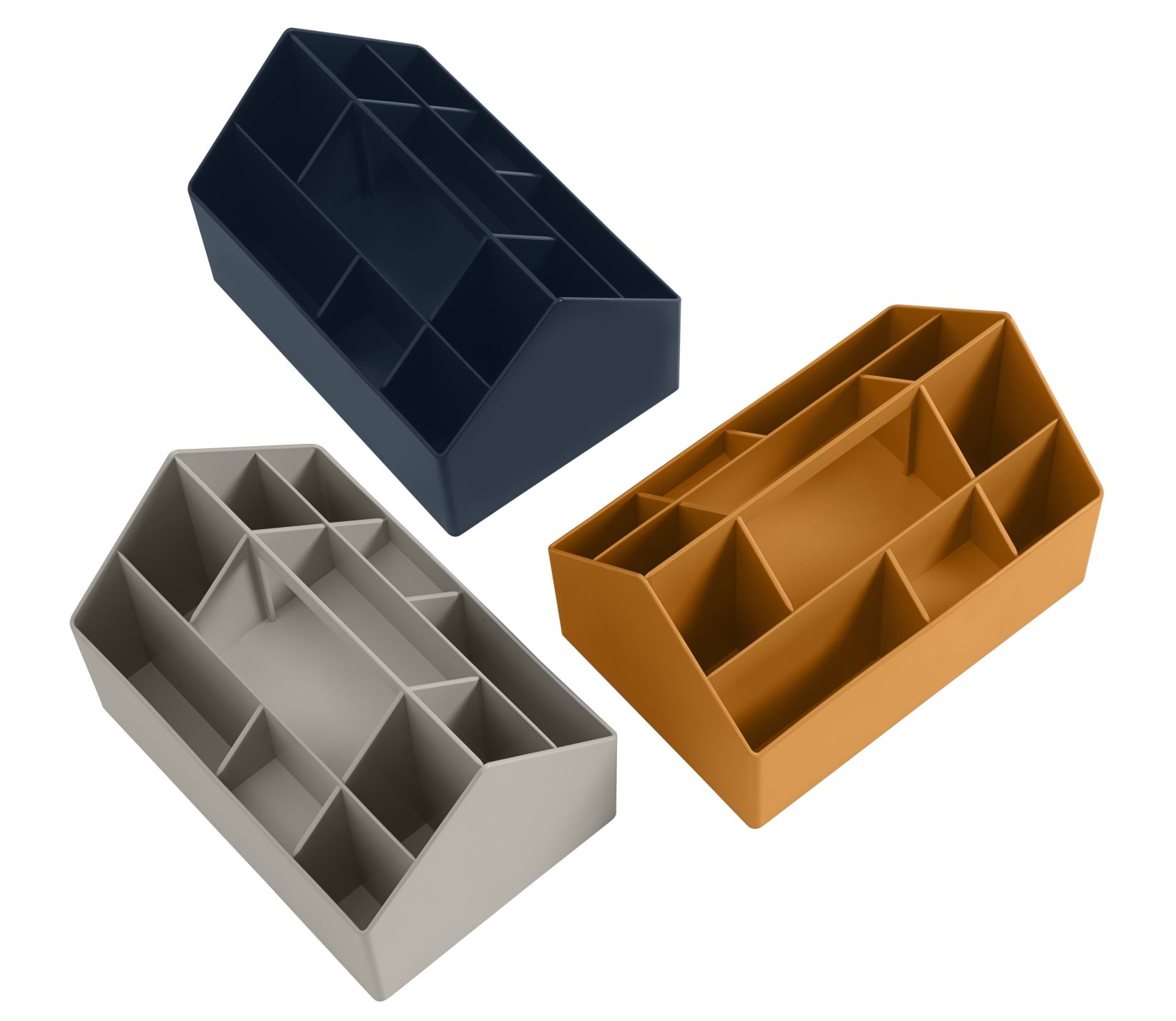 Drei Muuto Sketch Toolbox Organisationsboxen in Mitternacht Blau, Grau und Ocker auf weißem Hintergrund.