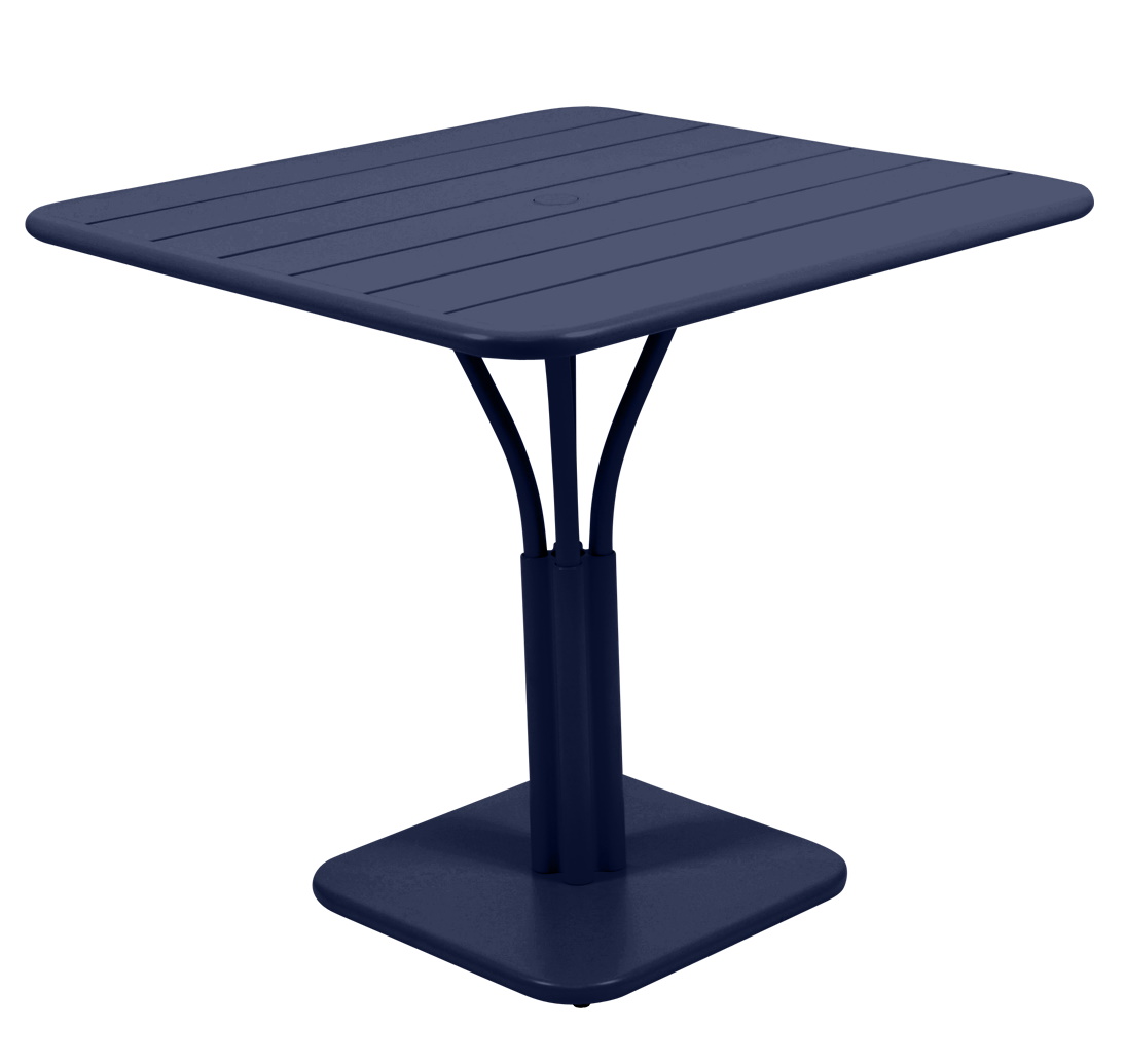 Blauer Luxembourg Tisch 80x80 cm von Fermob, quadratischer Gartentisch für den Außenbereich, modernes Design.