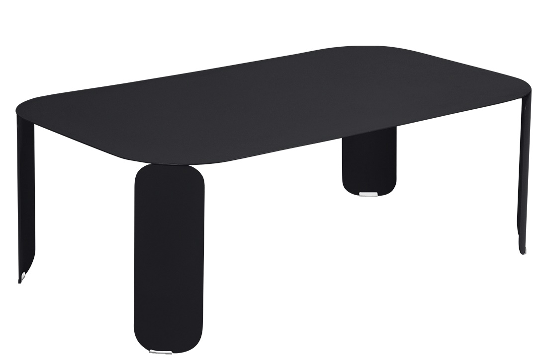 Schwarzer Fermob Bebop Low Table für den Außenbereich, moderner Couchtisch mit abgerundeten Ecken.