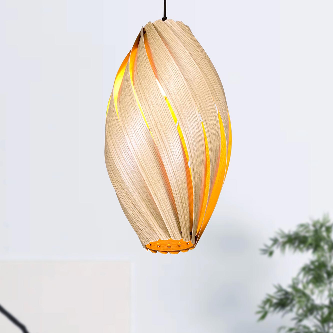 Ardére Hängeleuchte aus Eiche: Längliche, moderne Pendelleuchte mit Holzlamellen für stimmungsvolle Beleuchtung.