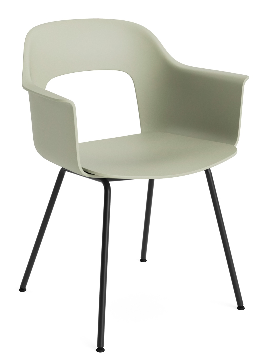Layout Armchair 211 Armlehnstuhl von Hay in sanftem Grün mit schwarzen Metallbeinen, moderne Sitzgelegenheit.