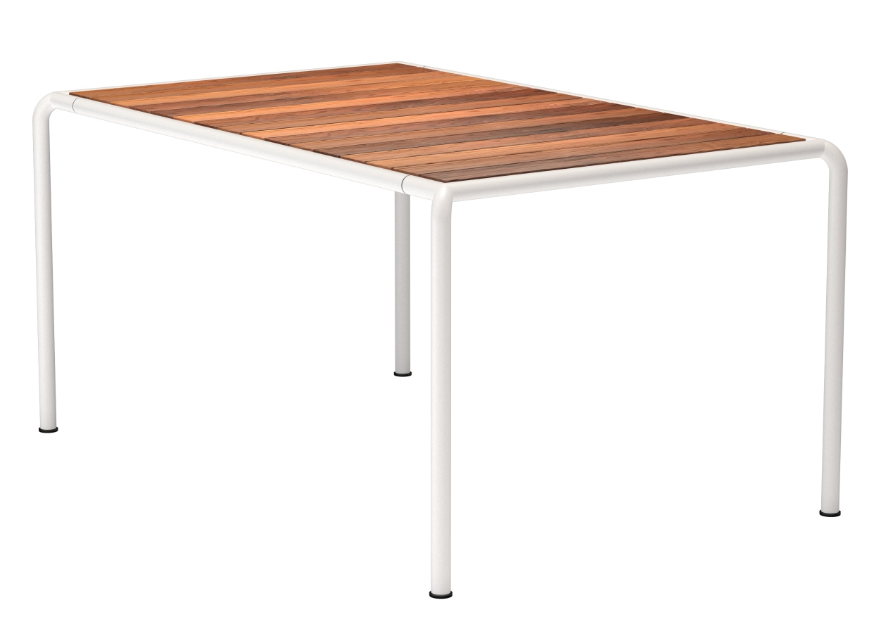 Avanti Esstisch von Houe für den Außenbereich mit Holzplatte und weißem Metallgestell.