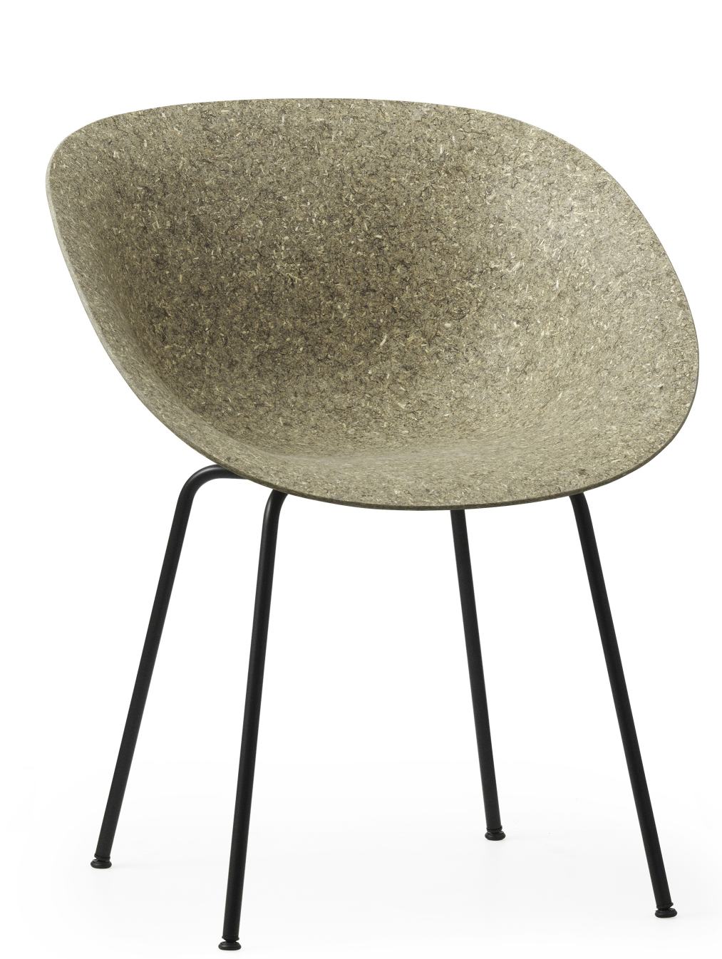 Normann Copenhagen Mat Armchair: Moderner Stuhl mit Sitzschale in Naturfaseroptik und schwarzem Stahlgestell.