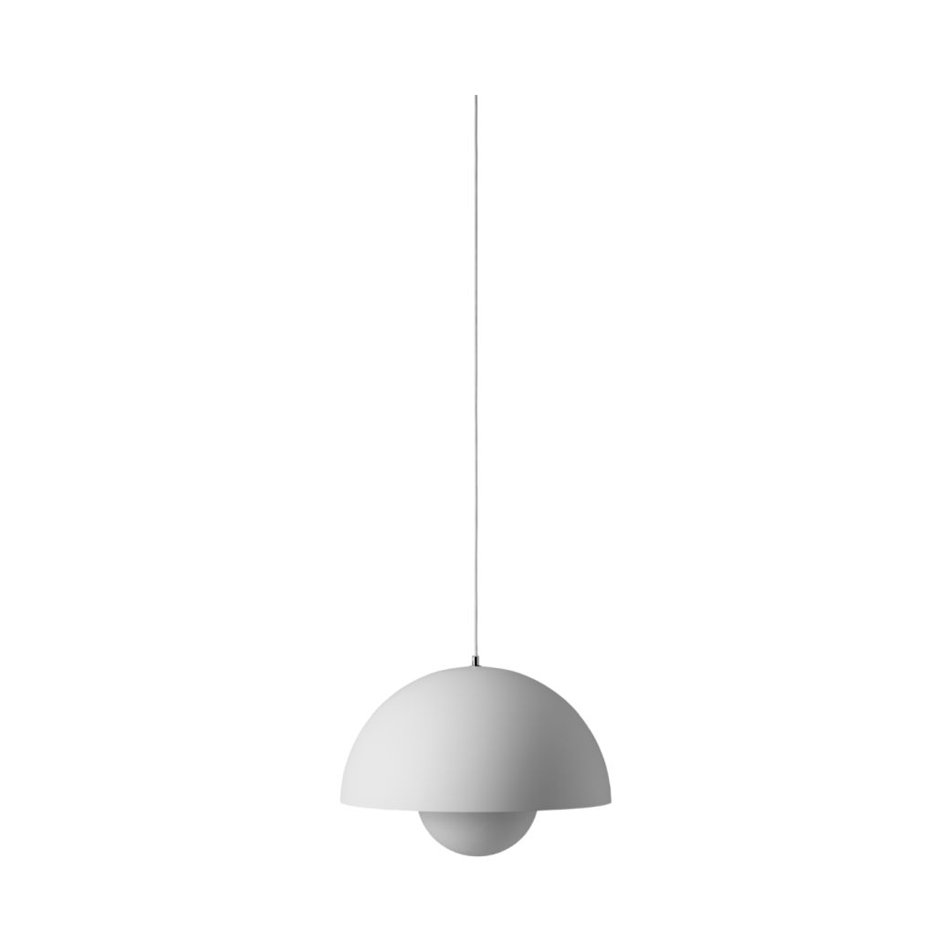 Weiße Flowerpot VP2 Pendelleuchte von AndTradition, moderne Hängelampe mit zwei Halbkugeln, minimalistisches Design.
