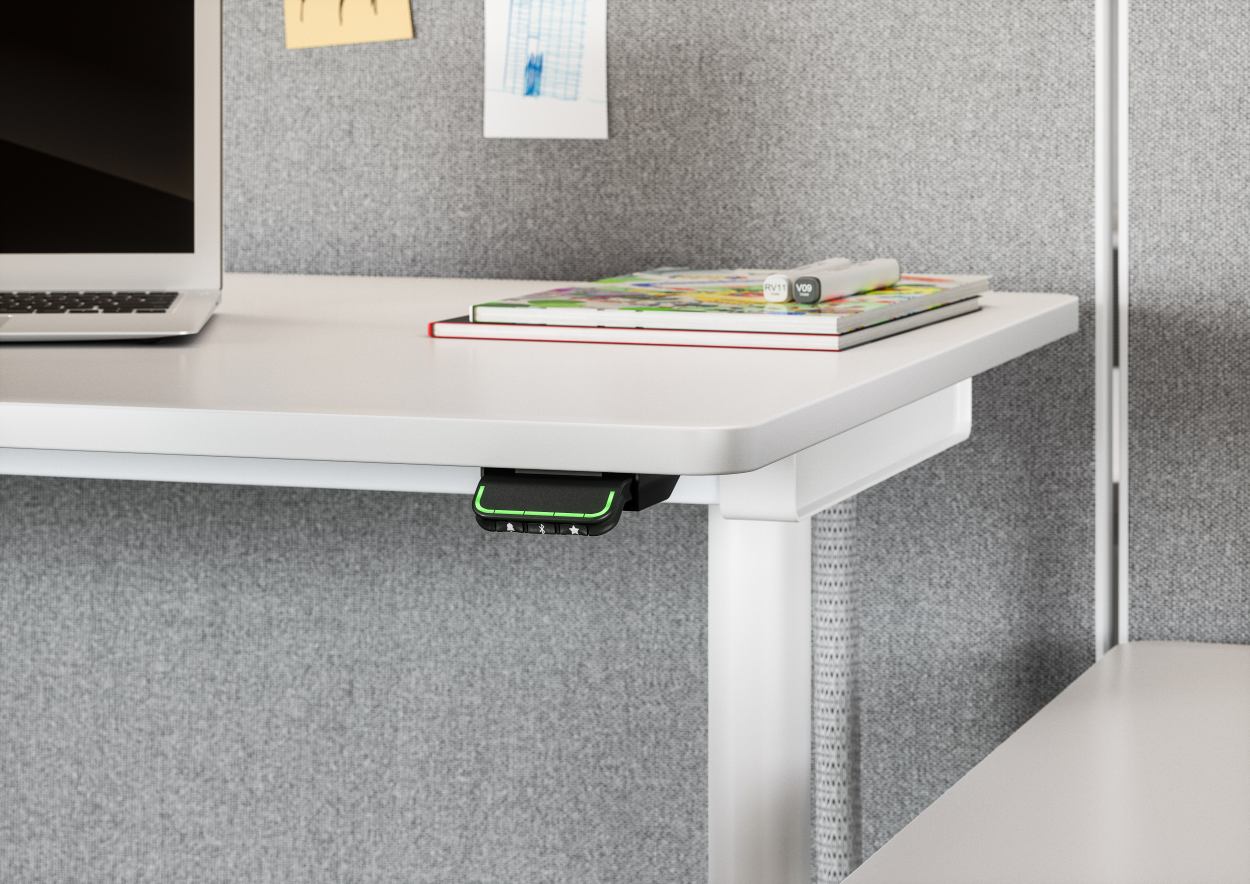 Detailaufnahme eines weißen Tyde Sitz- und Stehtisches von Vitra mit Bedienelement, Laptop und Notizbuch.