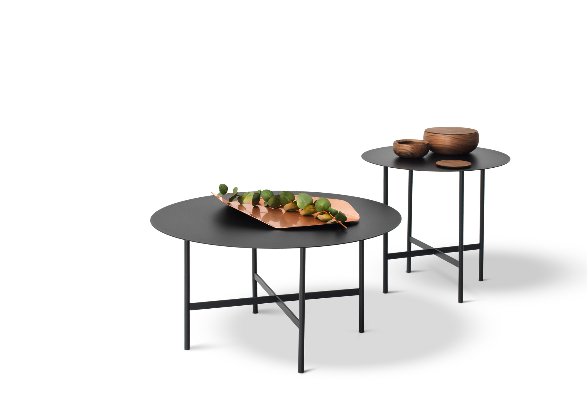 BETA Couchtisch und Beistelltisch von Müller Möbelfabrikation in tiefschwarz, runde Tischplatten, modernes Design.