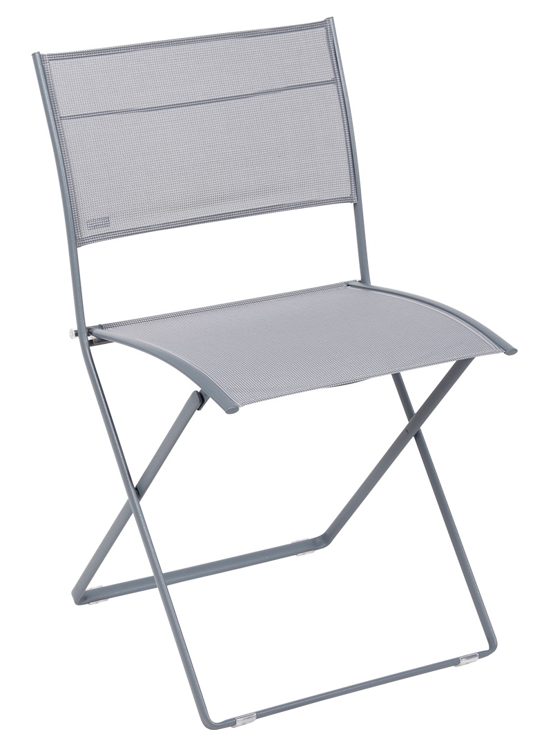 Grauer Plein Air Stuhl von Fermob, ein moderner, klappbarer Outdoor-Stuhl aus Metall.