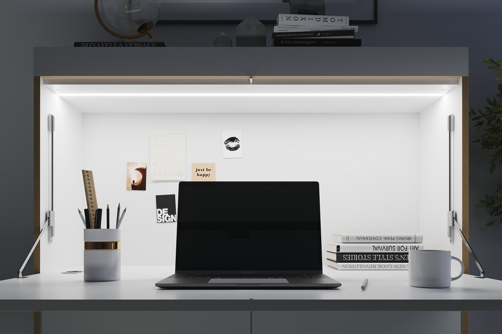 FLAI Home-Office Sekretär von Müller Möbelwerkstätten mit Laptop, Stiften und Notizen für stilvolles Arbeiten.