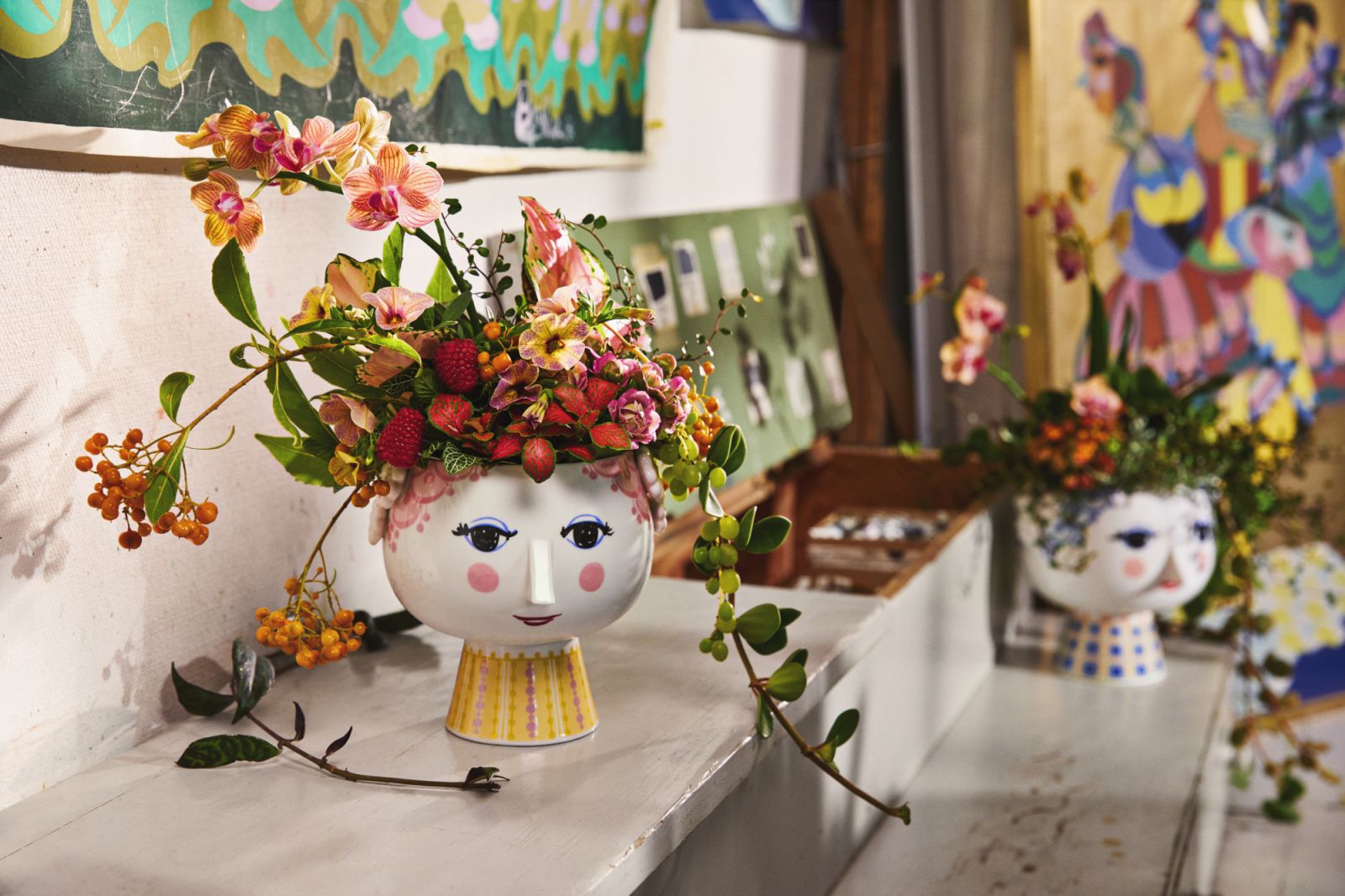 Pinker Eva Übertopf von Bjørn Wiinblad mit Blumen und Gesicht, dekorative Keramik für Pflanzen.
