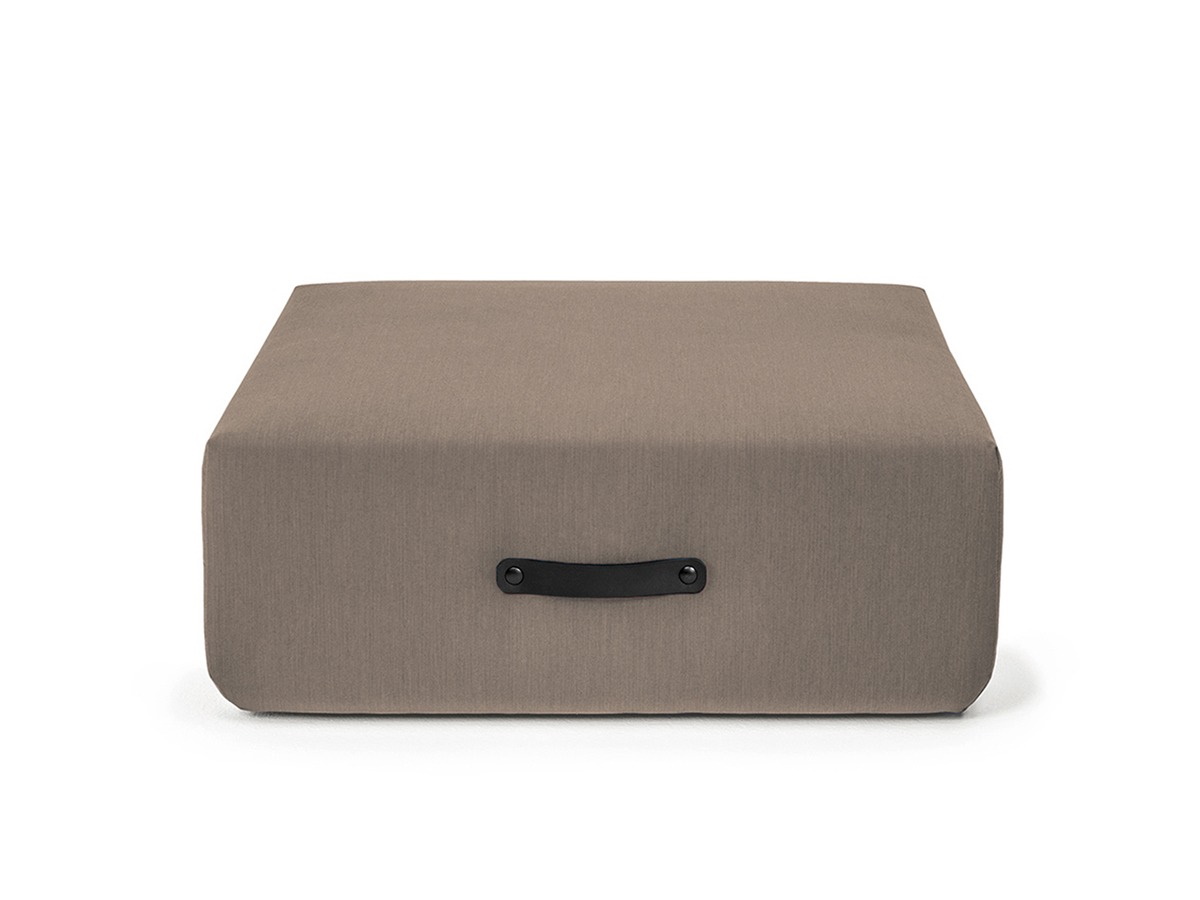 Miami Outdoor Sofa Hocker in Taupe von Conmoto, quadratischer Sitzhocker mit Tragegriff.