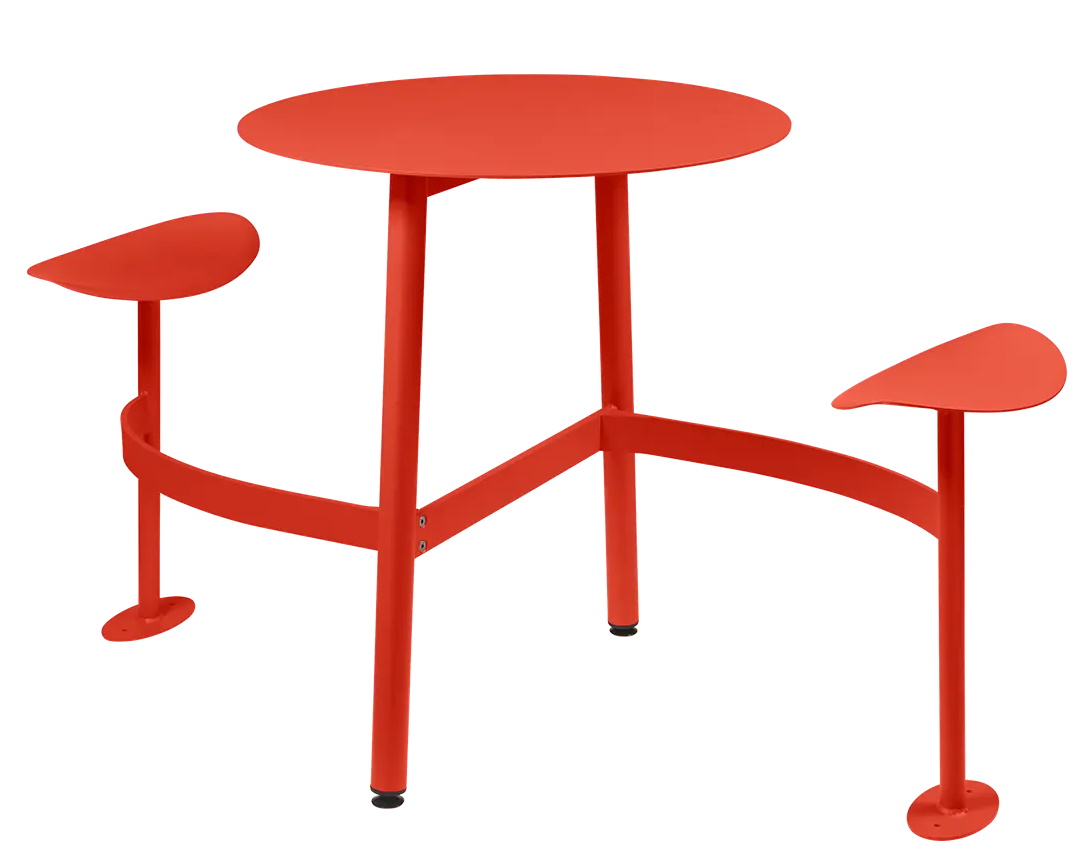 Roter Bolder 2-Sitzer-Tisch von Fermob für den Außenbereich, ideal für kleine Balkone und Terrassen.