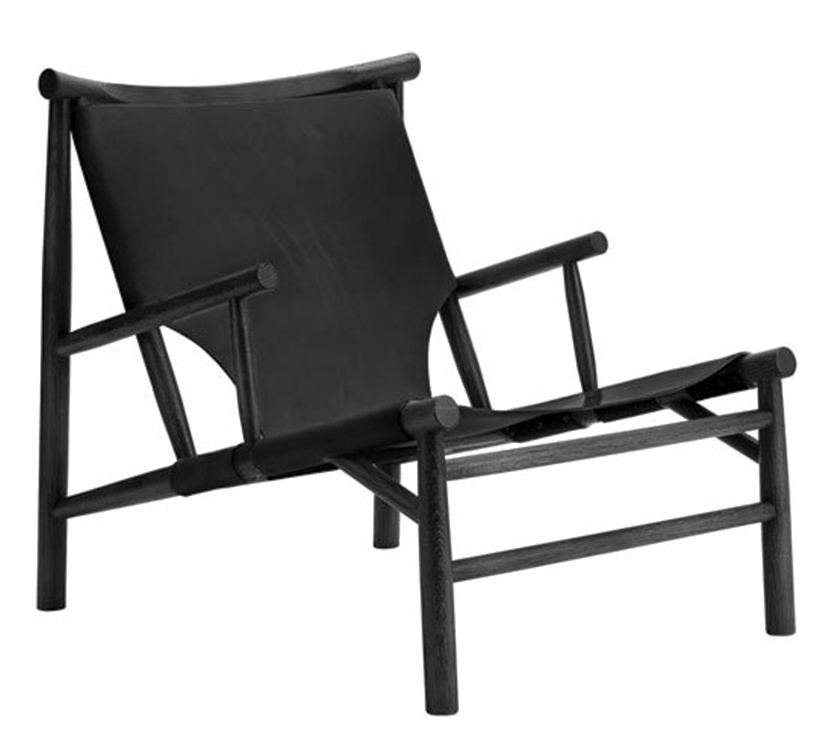 Schwarzer Samurai Lounge Chair Sessel von NORR11 mit Holzrahmen und Lederbezug, seitliche Ansicht.