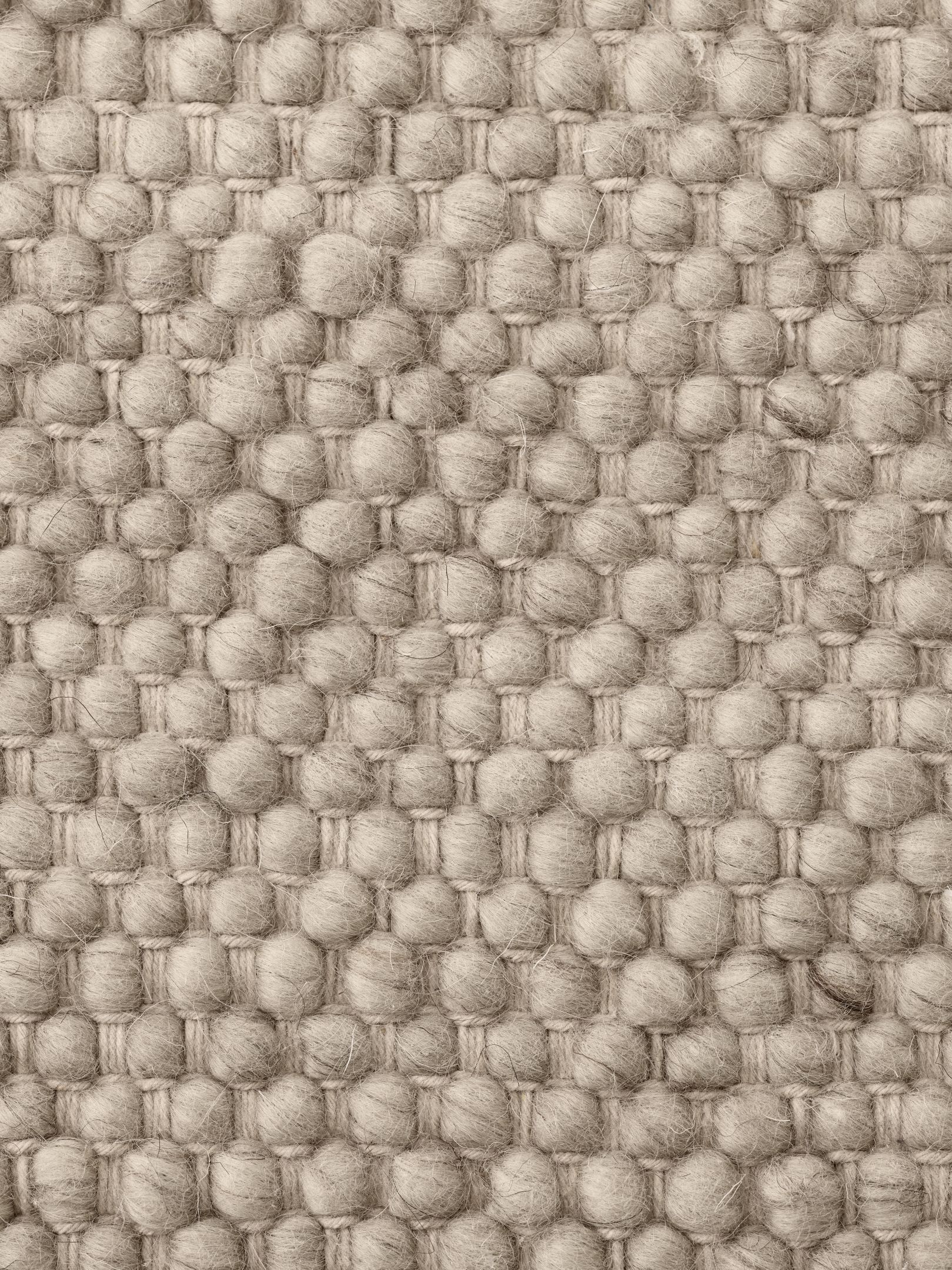 Detailaufnahme des Vipp Wollteppichs, 400x300 cm, mit gewebter Textur und beiger Farbgebung für Wohnzimmer und Schlafzimmer.