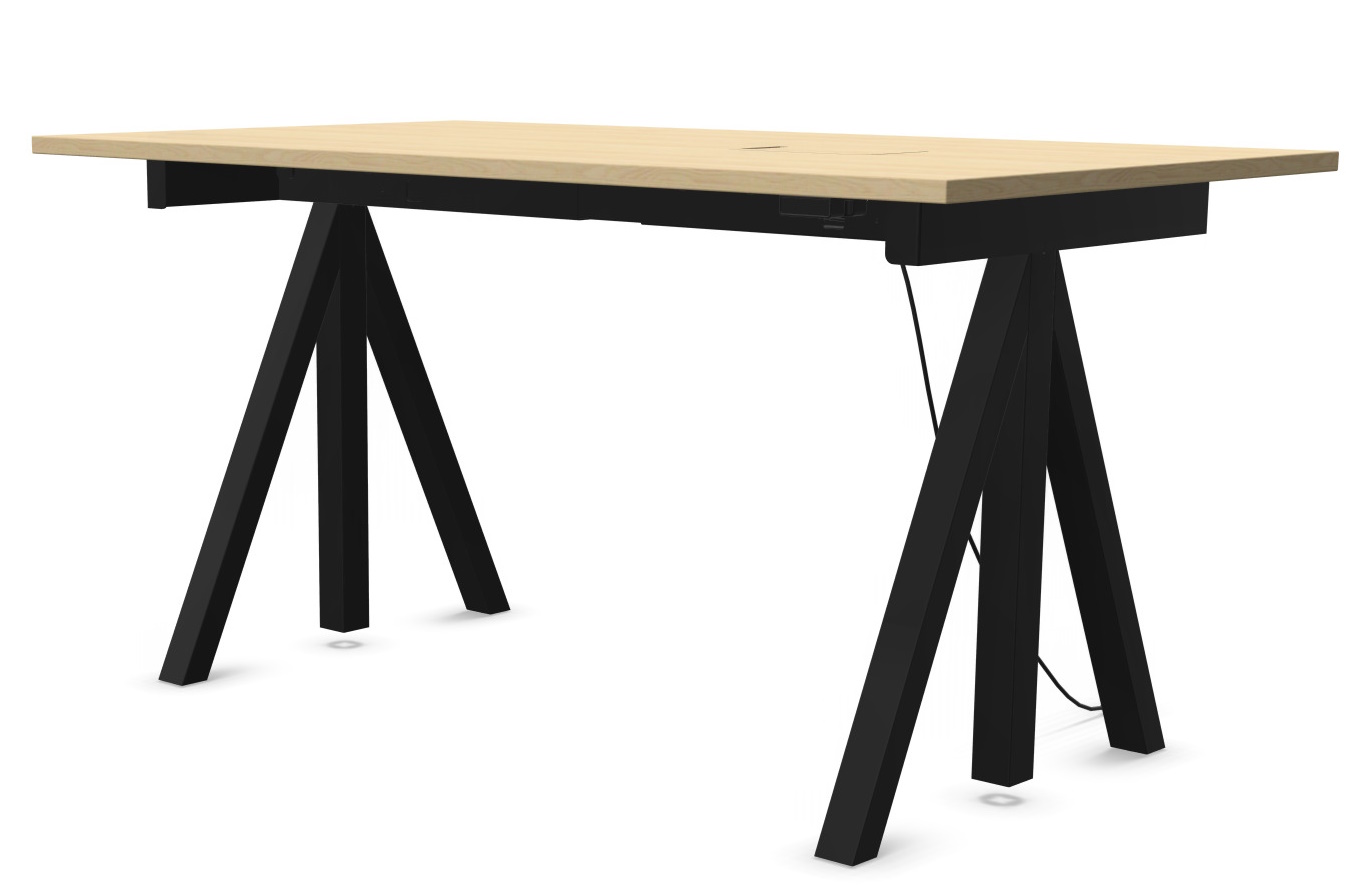 Wordesk Table Schreibtisch von String Furniture mit heller Tischplatte und schwarzem, modernem A-förmigen Gestell.
