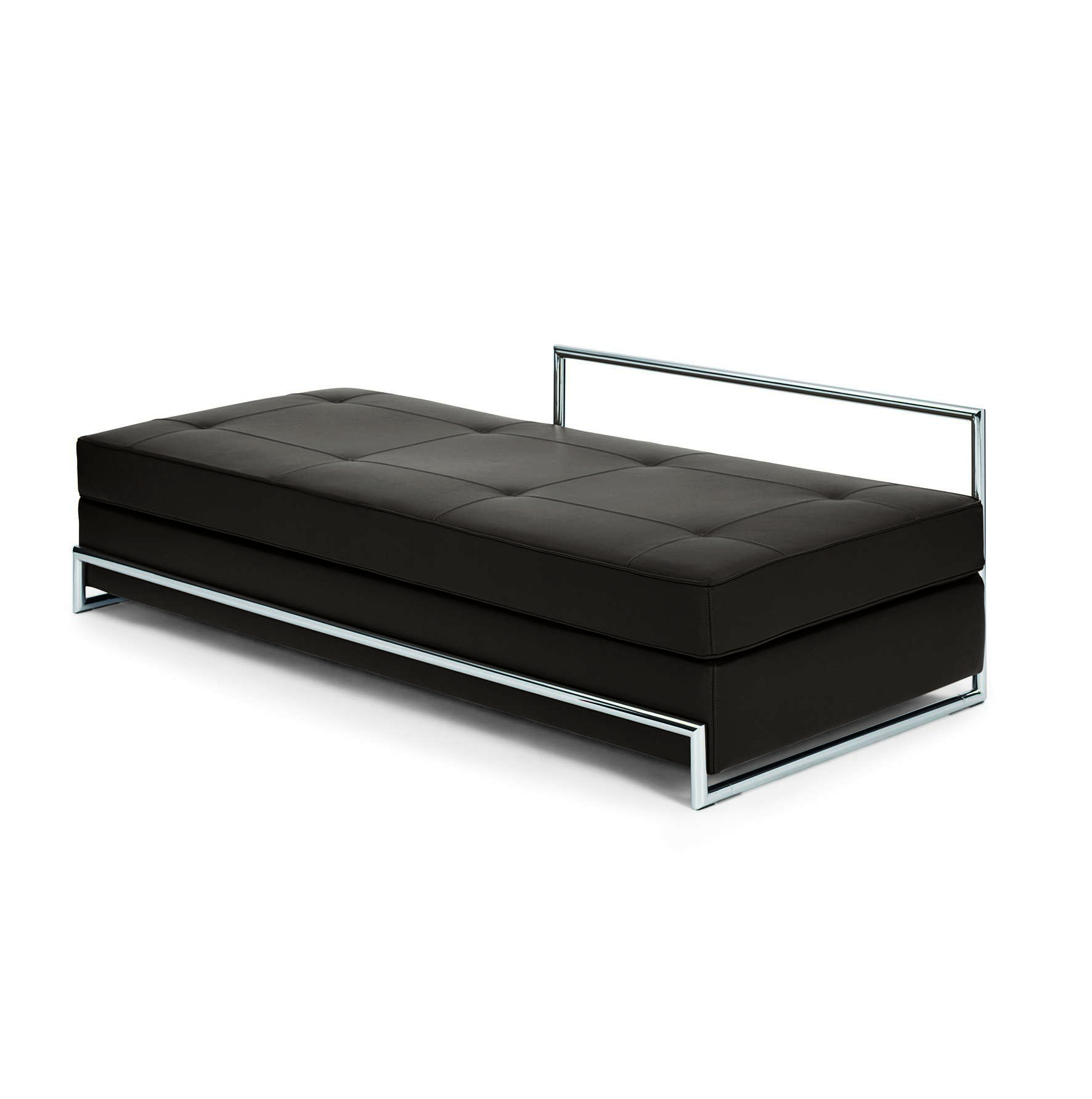 Day Bed Liege von ClassiCon mit braunem Lederbezug und verchromtem Stahlgestell. Moderne Liege für Wohnzimmer.