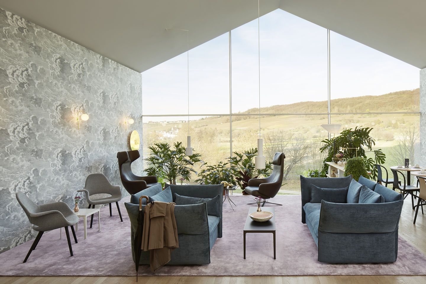 Fauteuil et repose-pieds Grand Repos combinaison préférée Vitra Cosy Kieselstein 40 cm