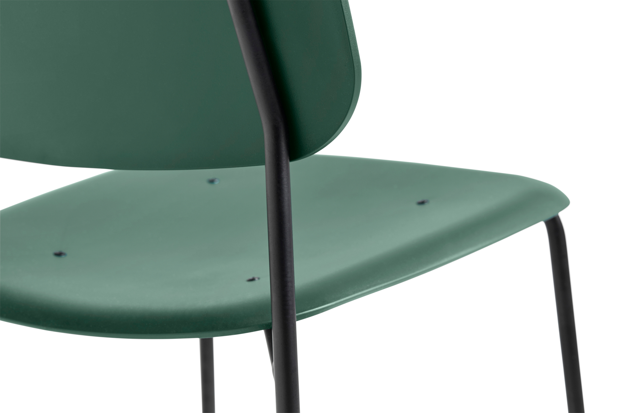 Detailaufnahme: Soft Edge Stuhl 45 in Hunter Grün mit schwarzem Gestell.