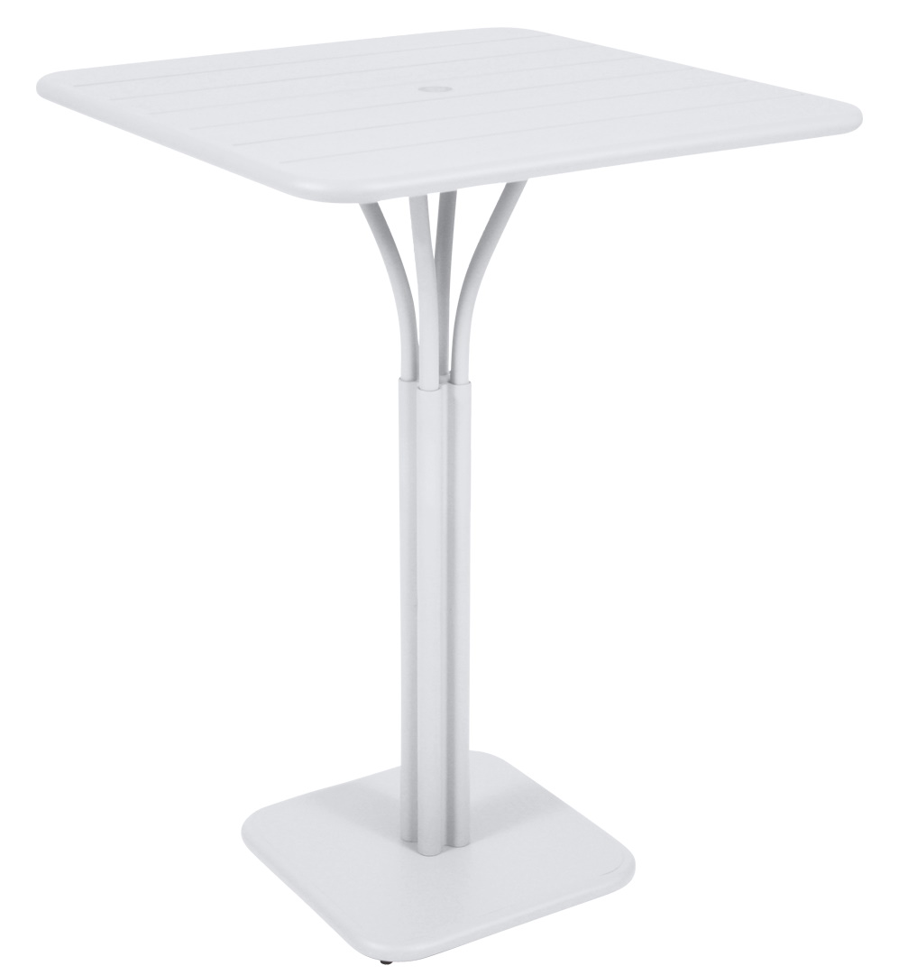 Weißer Luxembourg Stehtisch / Bartisch 80x80 cm von Fermob für den Außenbereich. Quadratische Tischplatte.