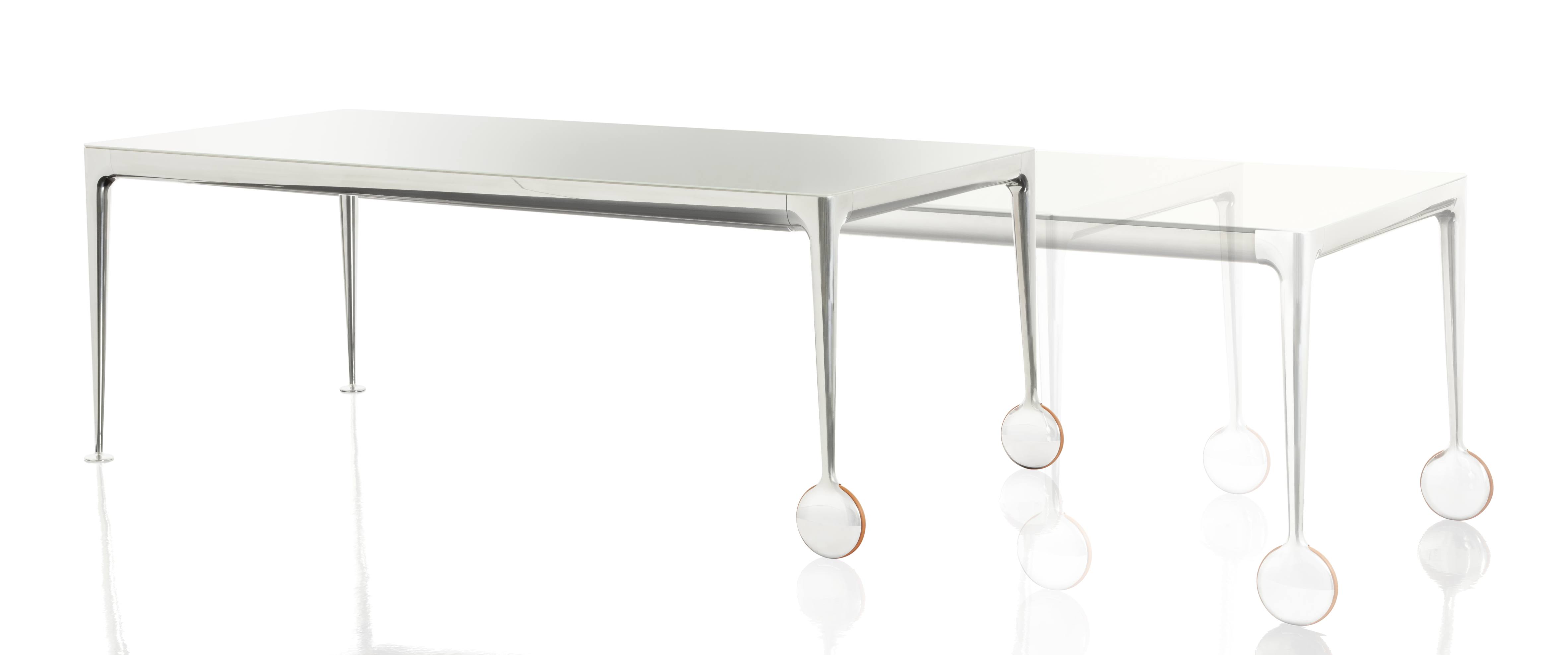 Big Will Table von Magis, rollbarer Tisch mit weißer Tischplatte und Rollen, modernes Design für Büro und Zuhause.