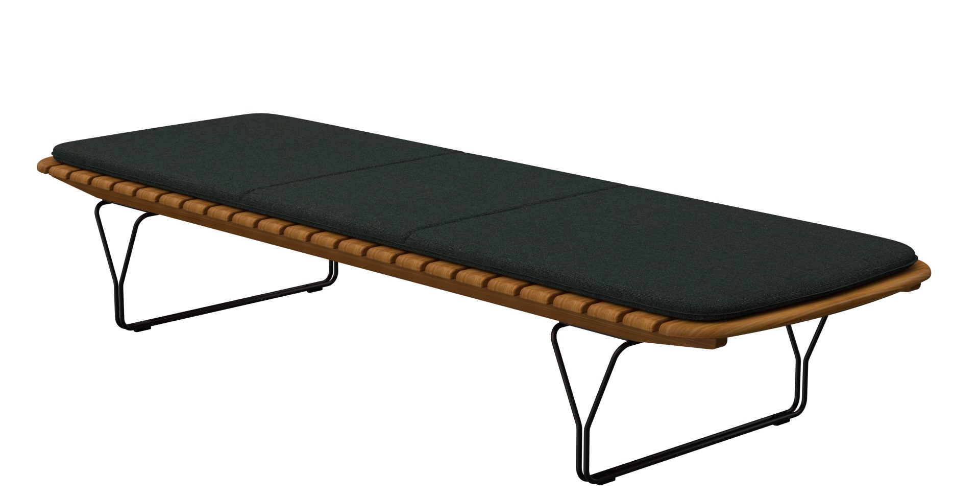Molo Outdoor Cushion Kissen für Houe Sonnenliege, dunkelgrünes Polster auf Holzliege mit schwarzem Metallgestell.