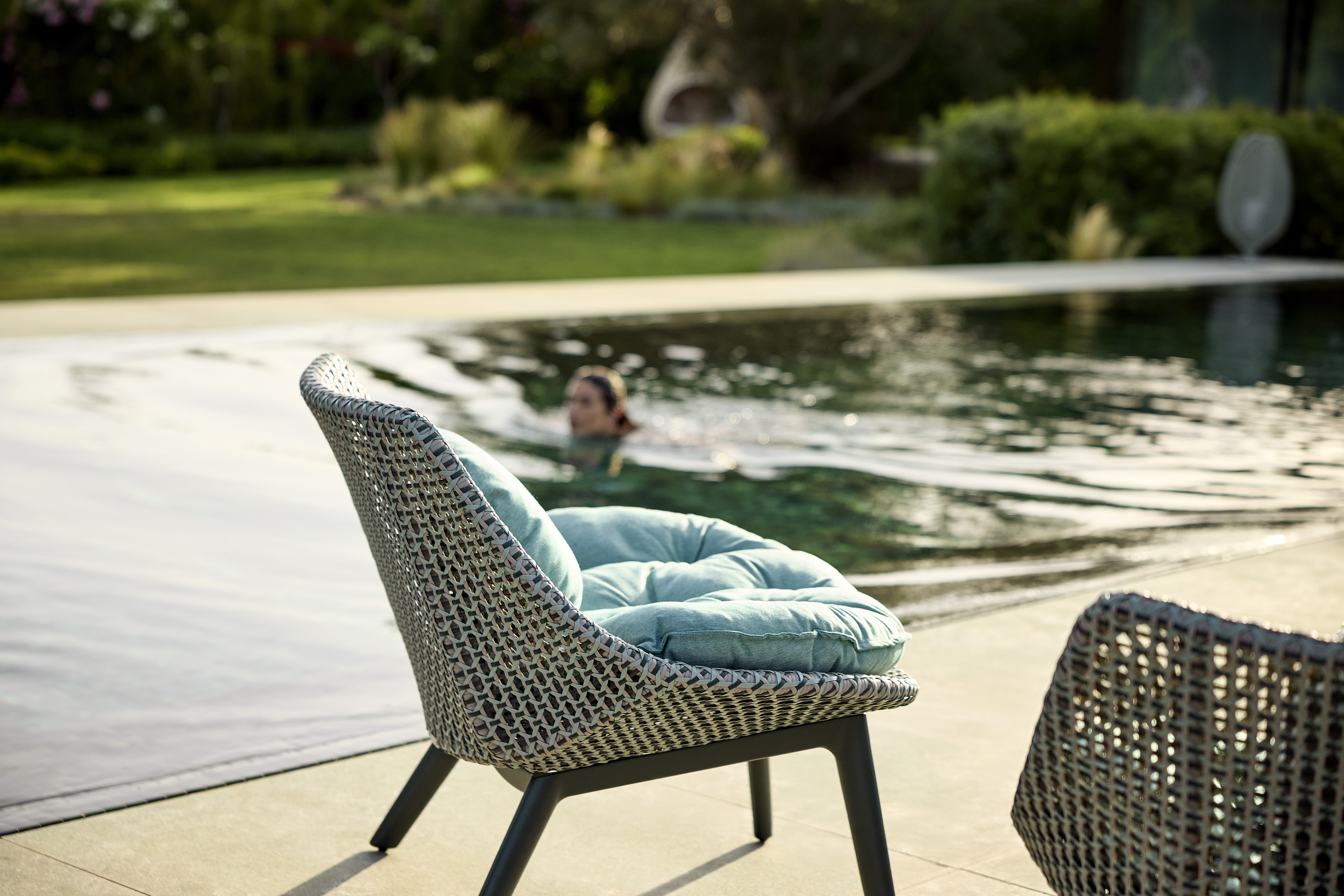Mbrace aluminium Outdoor Club Chair fauteuil van Dedon