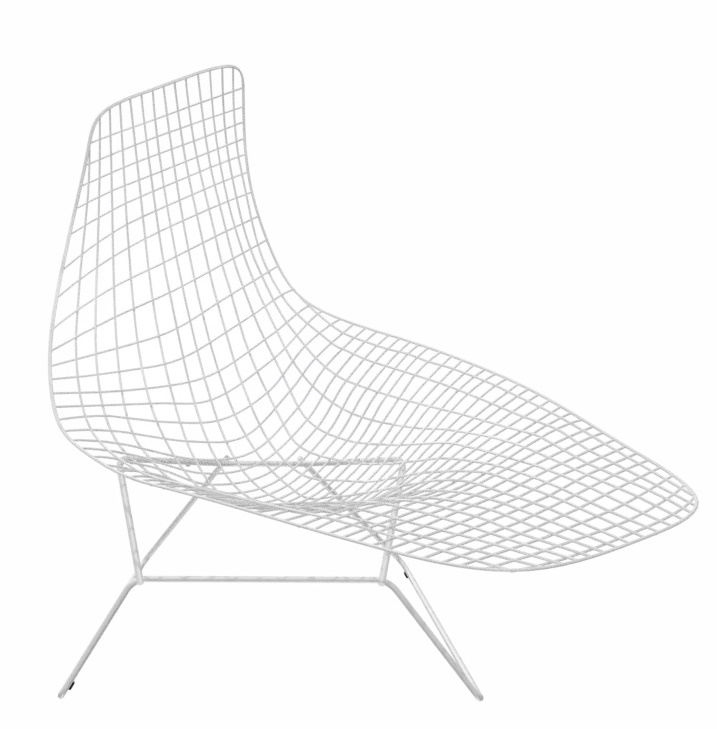 Weißer Bertoia Liegesessel für den Außenbereich von Knoll International, Drahtgeflecht und modernes Design.